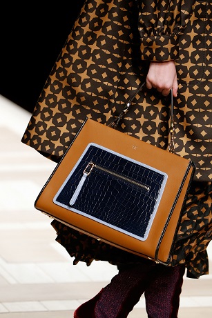 102_FENDI Runaway bag_close-up from catwalk