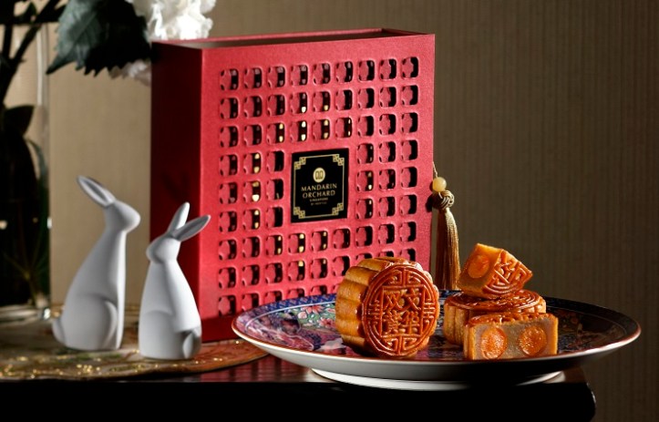 1Double Yolk and White Lotus Paste with Packaging