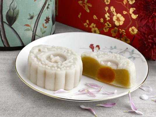 1White Lotus Seed Paste with Egg Yolk Snow Skin Mooncakes