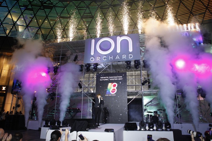 1Yook Sung Jae performing 6