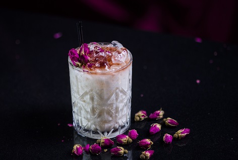 LuLu_s Lounge - Big Coconuts