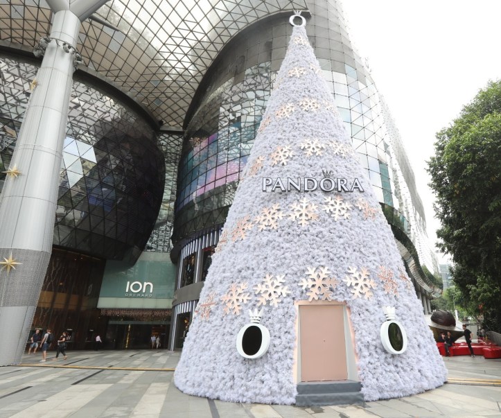 ION Orchard Christmas Tree 2017 decorated by PANDORA - 1