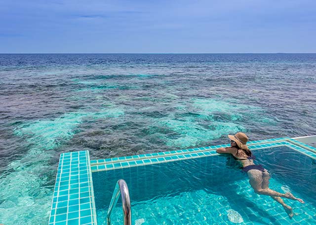 2-maldives-maldives-sunset-ocean-pool-villa-03-640x457-640x457