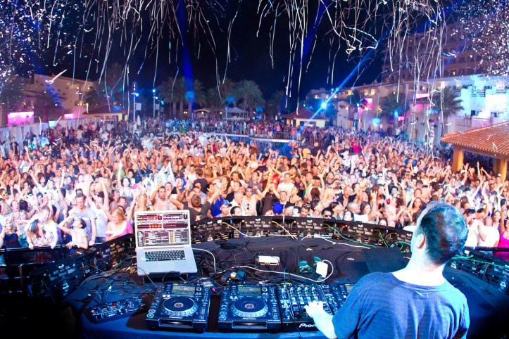 Sasha_Barchan_Ushuaia A3 @300dpi IMG-8129