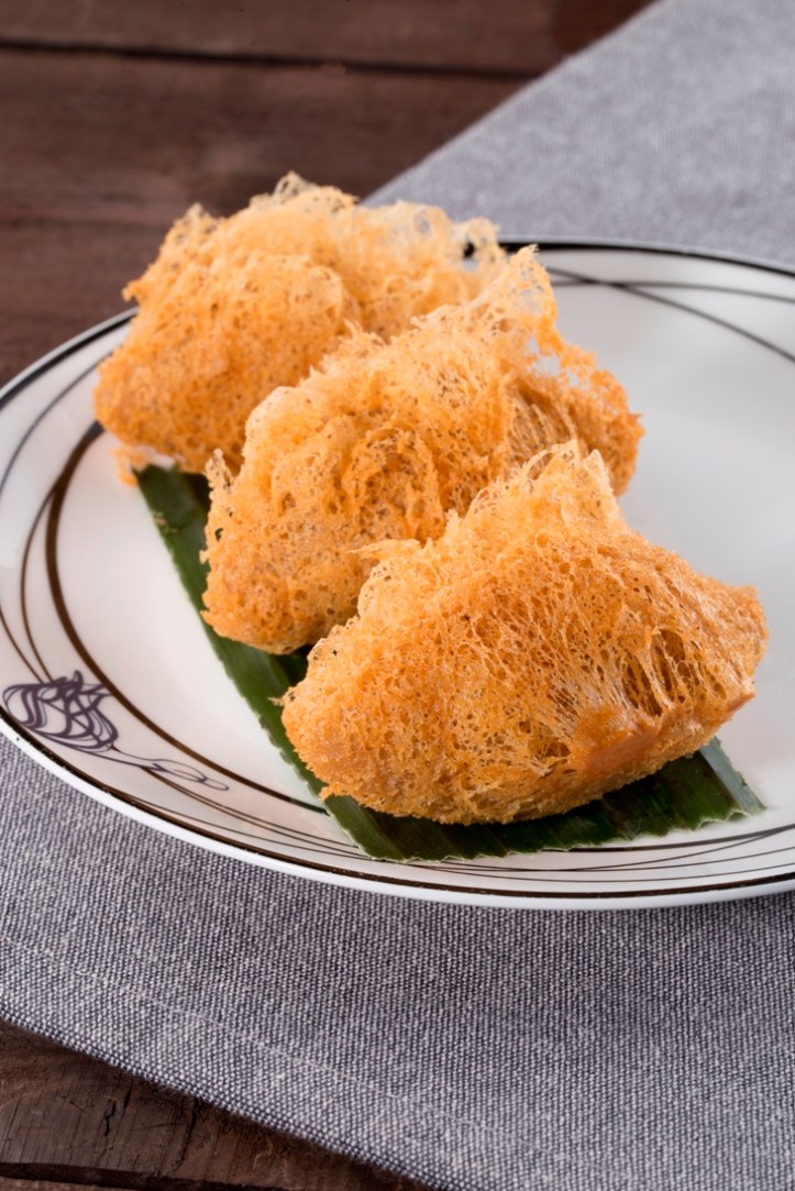 Crispy Taro Pastry Stuffed with Duck and Preserved Vegetable 雪菜鴨絲芋角(V)