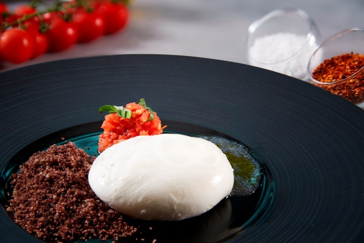 fresh burratina cheese from Andria_credits solostepstudio