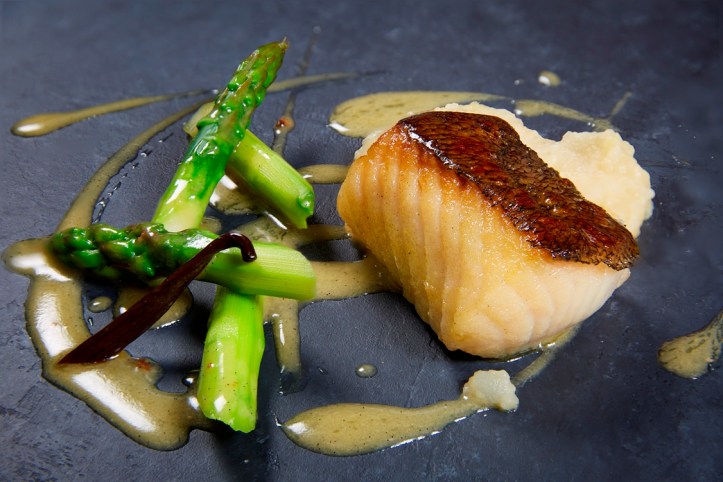oven-baked black cod vanilla scented green asparagus roasted potato puree_credits solostepstudio