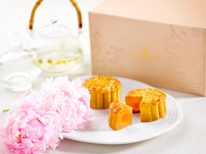 Four Seasons Hotel Singapore - Double Yolk Mooncake