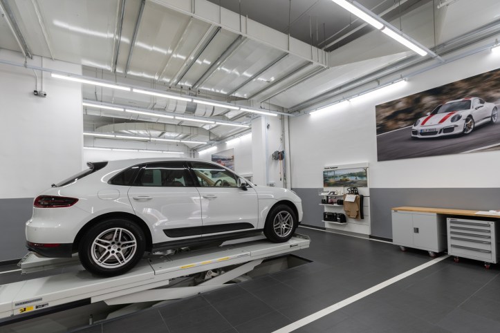 Porsche Direct Dialogue Bay 2