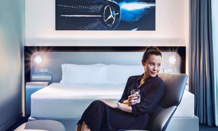 lady-a1_mb_livingfraser_foot_rgb_72dpi_885afd