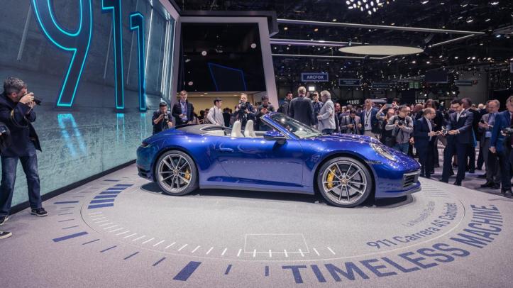 low_911_cabriolet_geneva_international_motor_show_2019_porsche_ag.jpg