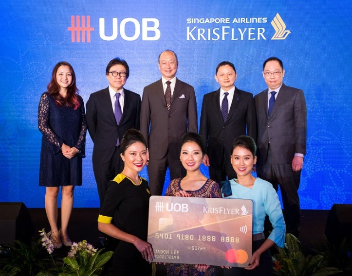 UOB’s Deputy Chairman and CEO Mr Wee Ee Cheong and Singapore Airlines Group’s CEO Mr Goh Choon Phong reaffirm the partnership between the two companies at the launch of the KrisFlyer UOB Credit Card