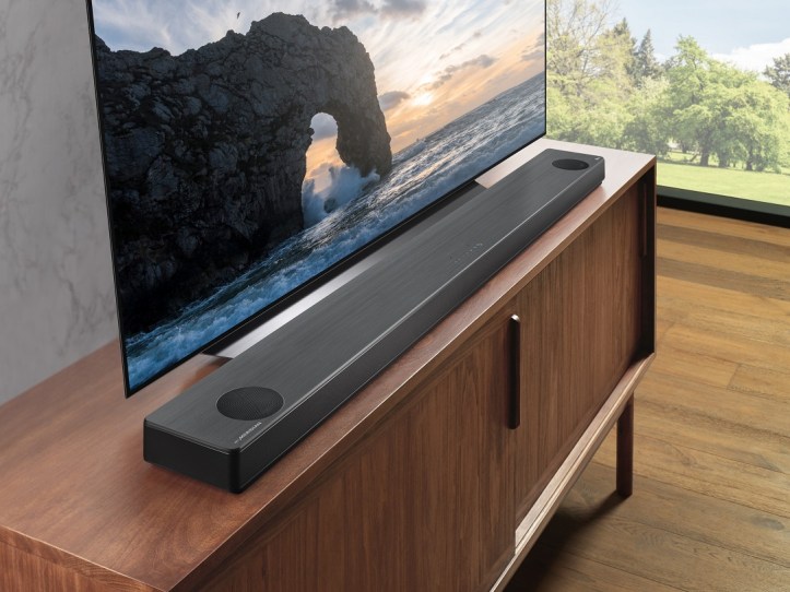CAV-SoundBar-SL10YG-Lifestyle-2