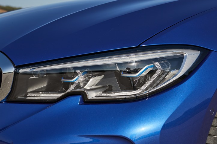 P90332477_highRes_the-all-new-bmw-330i