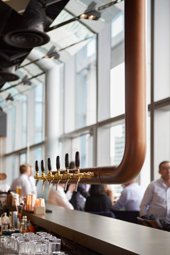 LeVeL33 Bar - Floating Tap