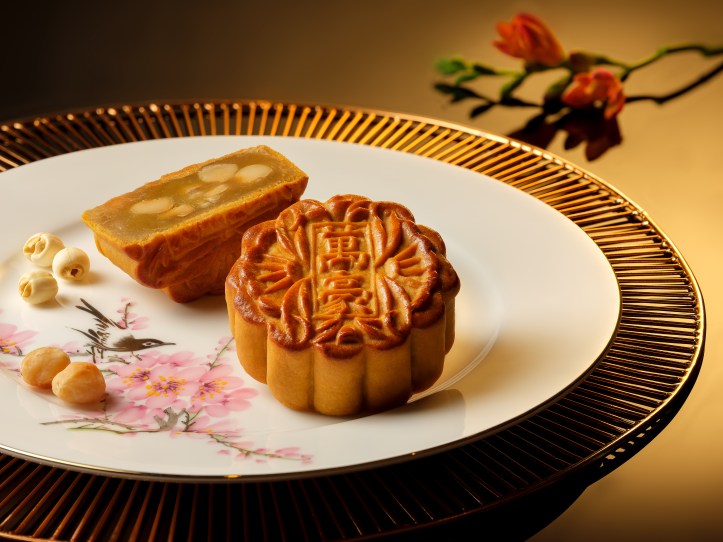 White Lotus Seed Paste Baked Mooncakes with Macadamia Nuts.jpg
