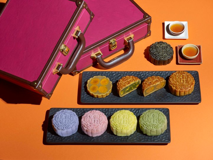 Crowne Plaza Changi Airport - Baked and Snowskin Mooncakes - 2019