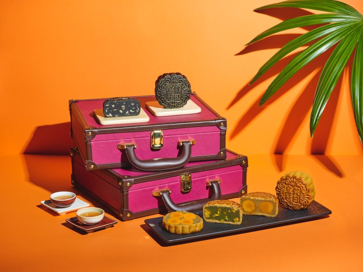 Crowne Plaza Changi Airport - Baked Mooncakes - 2019
