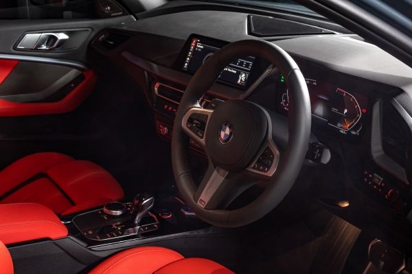 P90363246_lowRes_the-all-new-bmw-1-se