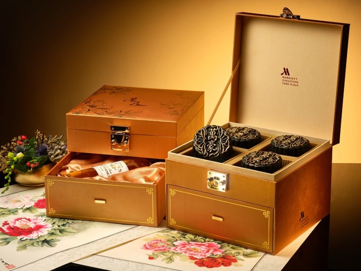 Golden Red Date Baked Mooncake with Pistachio, Jambon de Bayonne, Sesame & Salted Egg with 2015 Chateau Rieussec Premier Cru Classé Sauternes