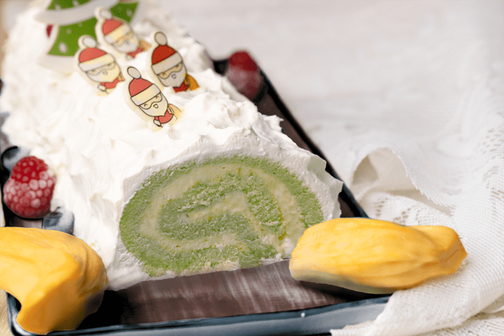 Holiday Inn Singapore Atrium_Cempedak Yule Log - Sliced