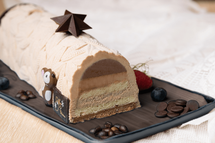 Holiday Inn Singapore Atrium_Gianduja Latte Yule Log - Sliced
