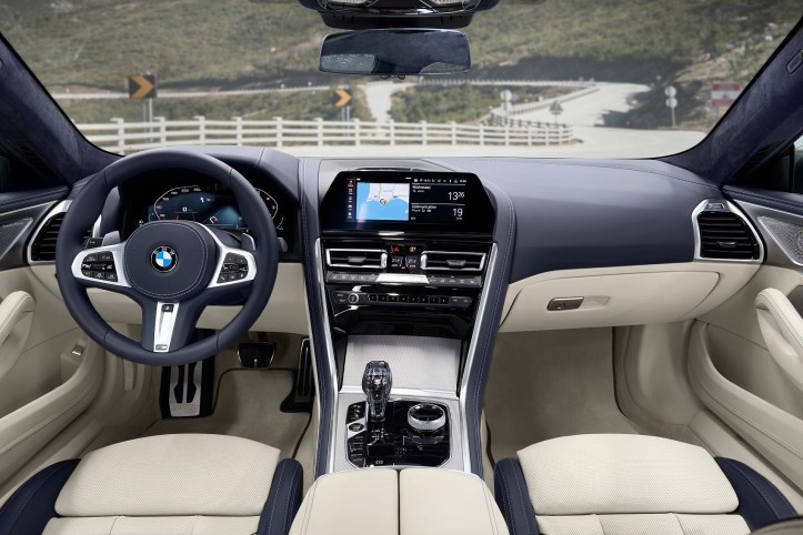 P90351026_highRes_the-new-bmw-8-series