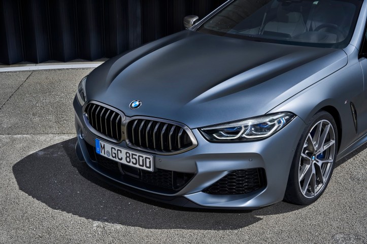 P90351067_highRes_the-new-bmw-8-series