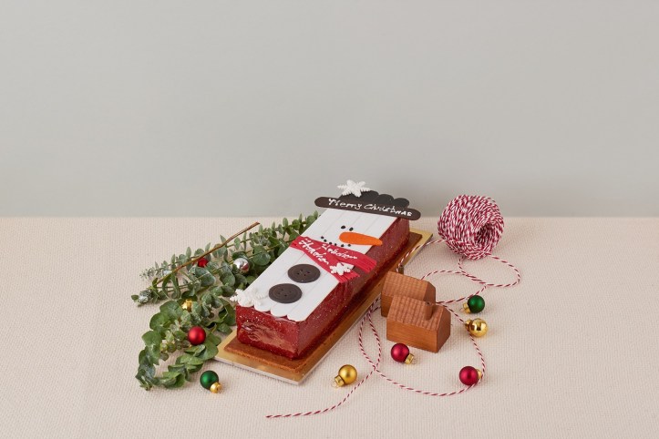 Regent Singapore_Dolcetto_Marcona Almond Willamette Raspberry Log Cake