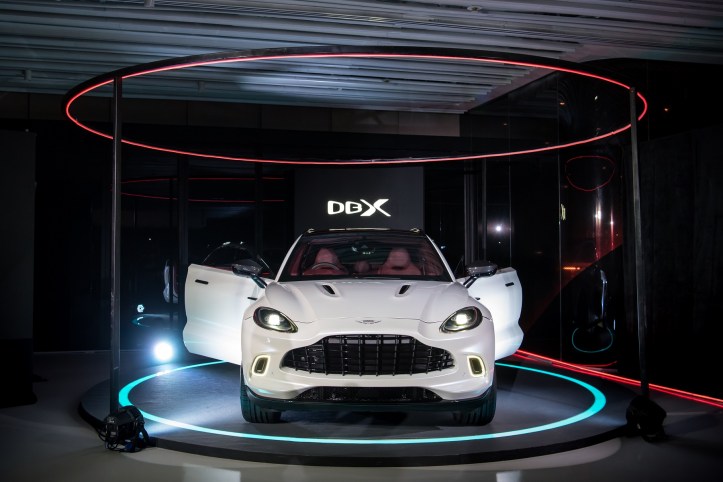 Aston Martin DBX (5)