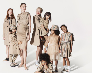 Burberry Festive Campaign c Courtesy of Burberry _ Mert Alas and Marcus Piggott_007