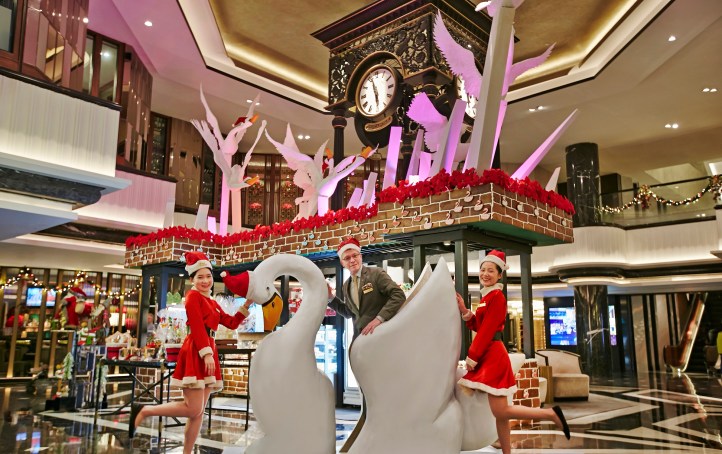 Royal Swan Festive Goodie House.jpg