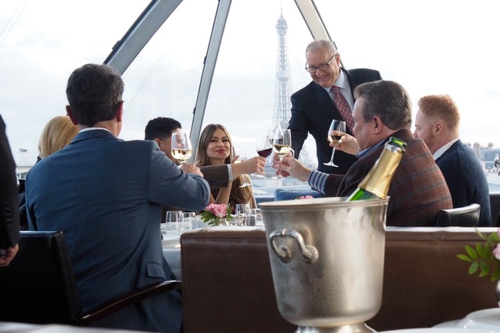 Modern Family - Behind the Scenes 03 (Photo credit ABC)