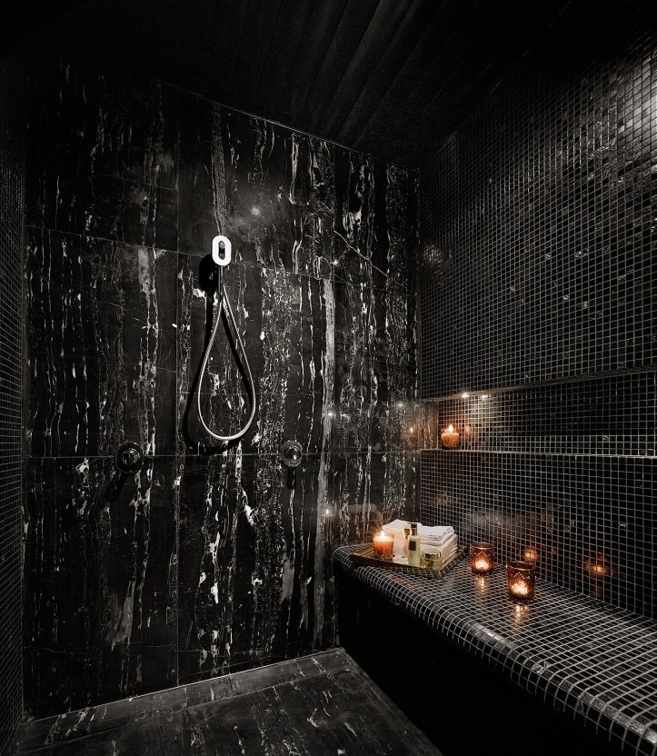 couple room bathroom