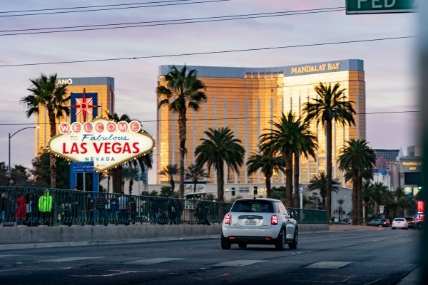 P90384528_lowRes_mini-cooper-se-05-20