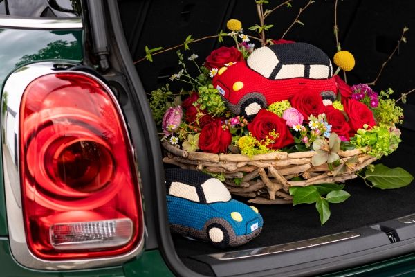 P90388547_lowRes_mini-congratulates-o