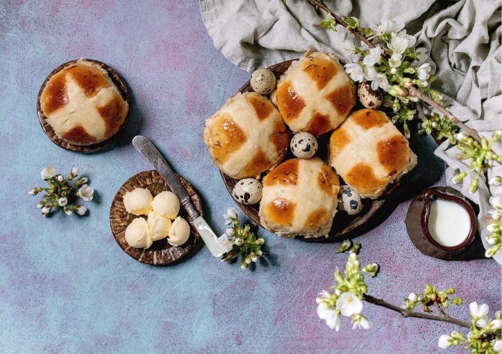 Holiday Inn Singapore Atrium_Hot Cross Bun