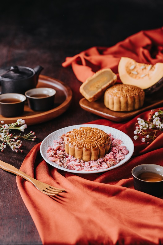 003_NEW_Pumpkin with Sakura Petals