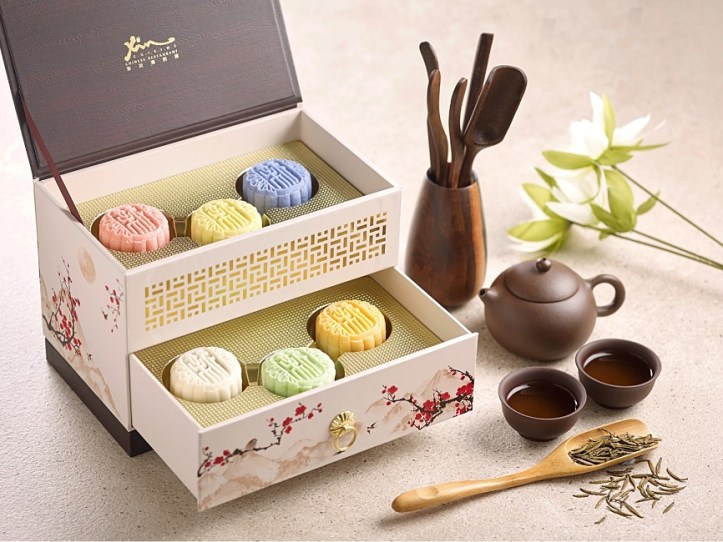 Holiday Inn Singapore Atrium - Assorted Mini Snowskin Mooncake with Box 2021
