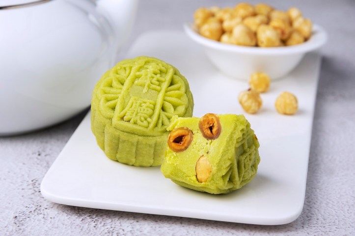 Wasabi with Roasted Hazelnut 芥末榛子冰皮月饼