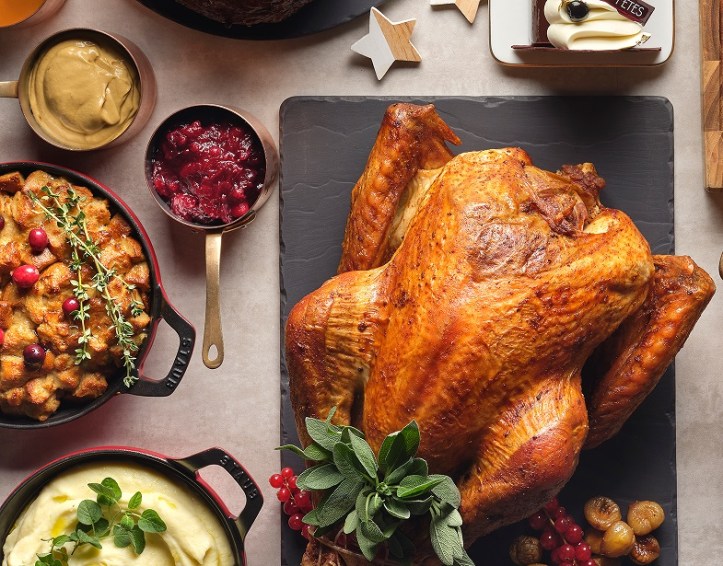 FSSIN - Roasted Turkey with Cranberry Sauce, Turkey Jus, Bread and Chestnut Stuffing (1)