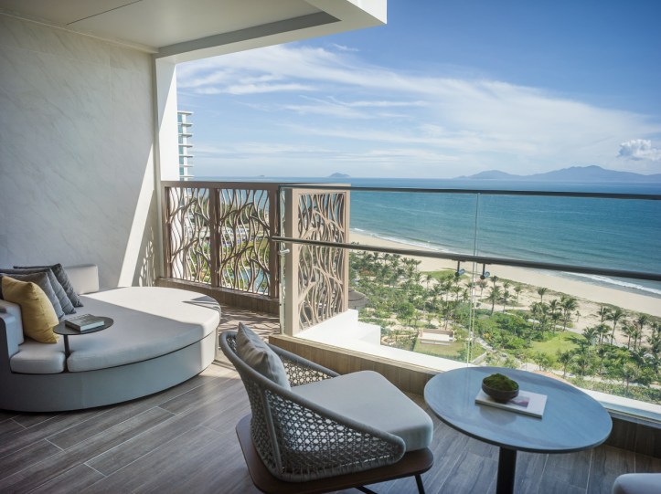 HASD-HHS-Deluxe Oceanview Suite 02