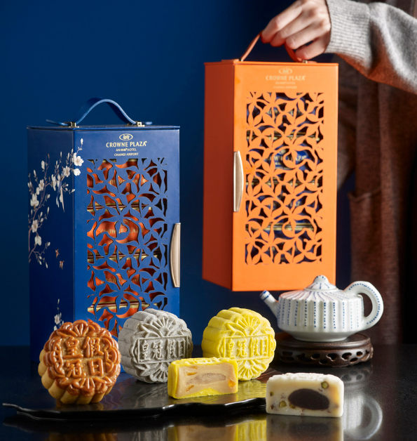 crowne-plaza-mooncakes-web-insides