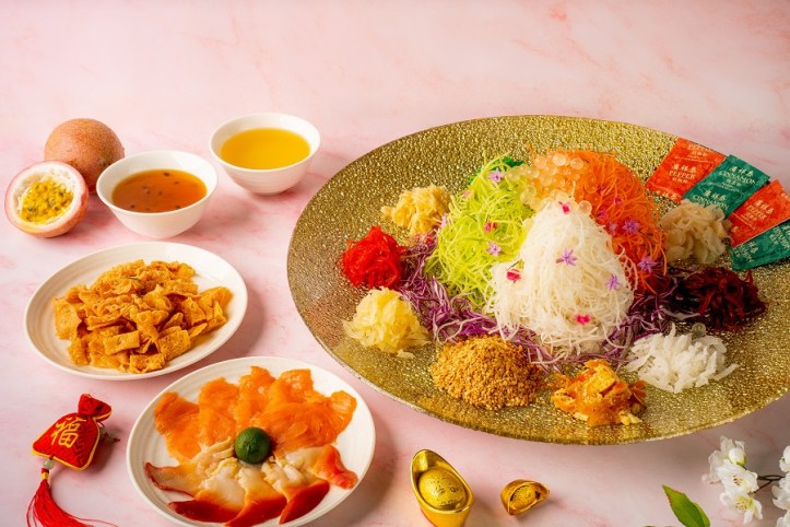 Fortune Yu Sheng with Smoked Salmon and Surf Clam
