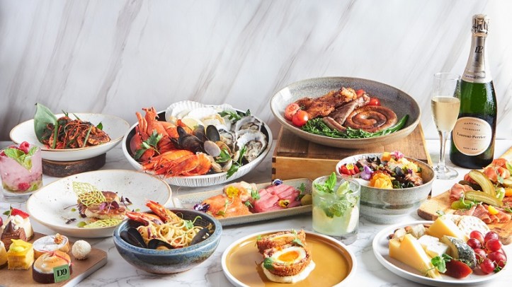 Opus Sunday Brunch_group Champagne &amp; Mojito