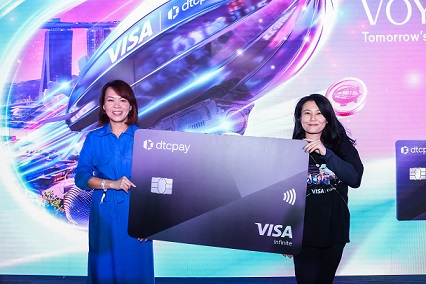 Alice Liu, Co-Founder and CEO of dtcpay, and Adeline Kim, Country Manager, Singapore, Visa, introduce new card
